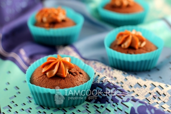 Шоколадные маффины с карамелью