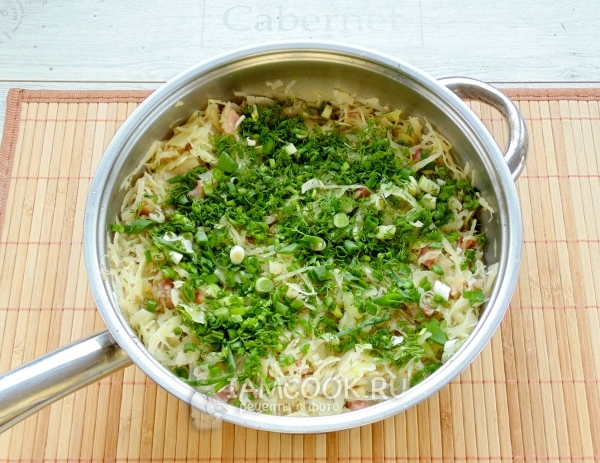 Положить в начинку зелень