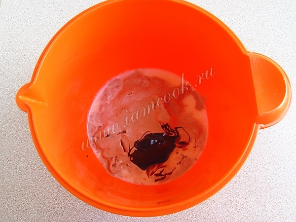 Молоко с мороженным