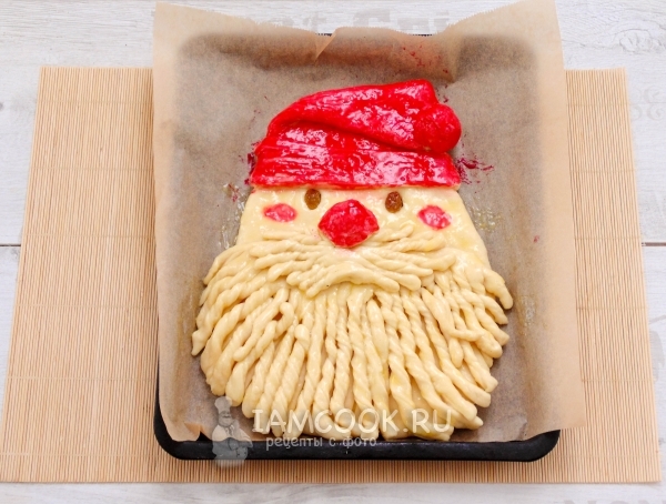 Покрасить пищевым красителем шапку и нос