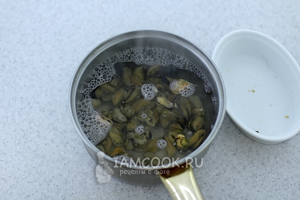 Сварить мидии