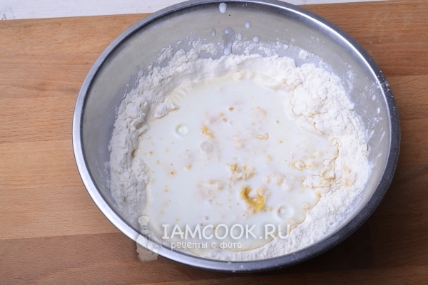 Влить кефир