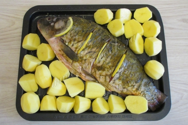 Выложить картофель