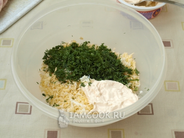 Добавить плавленный сыр и укроп