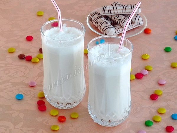 Коктейль с ликером и мороженным