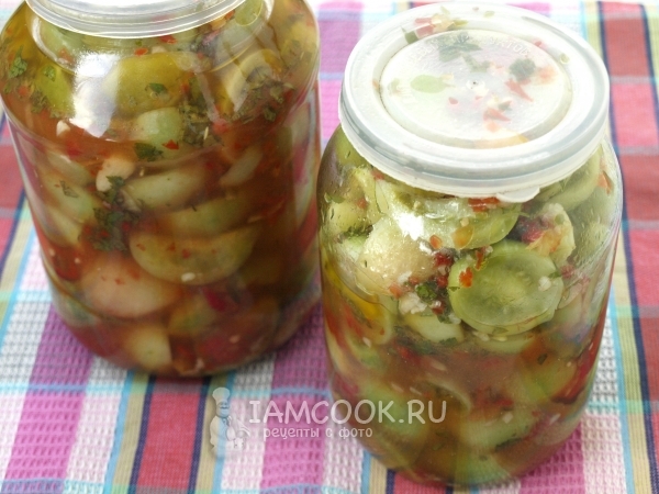 Переложить салат по банкам