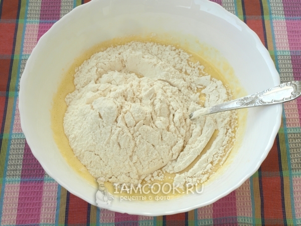 Всыпать муку