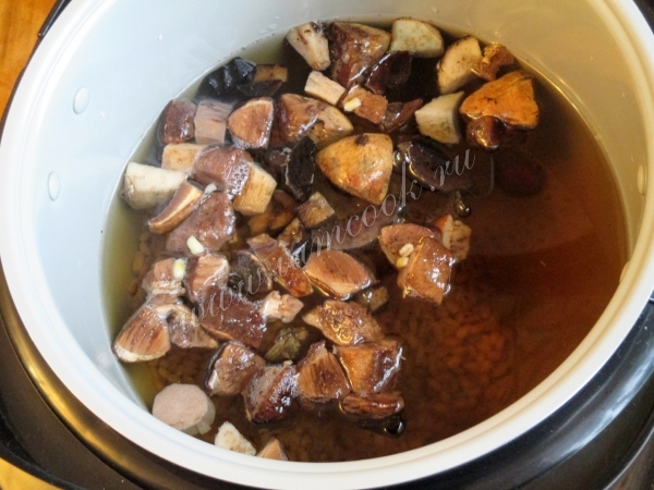 Грибы с перловкой