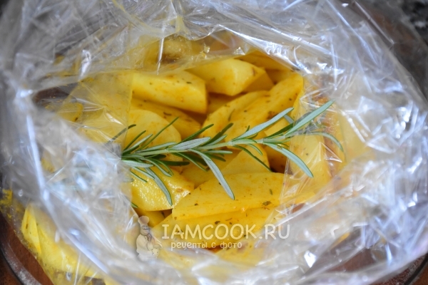 Положить веточку розмарина