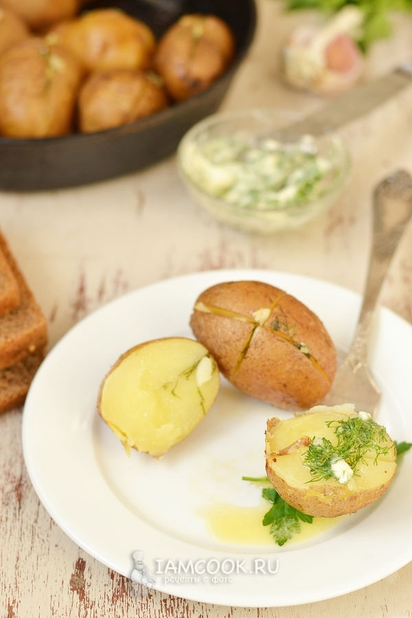 Картошка печеная в духовке