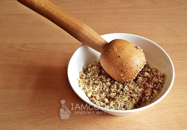 Измельчить орехи