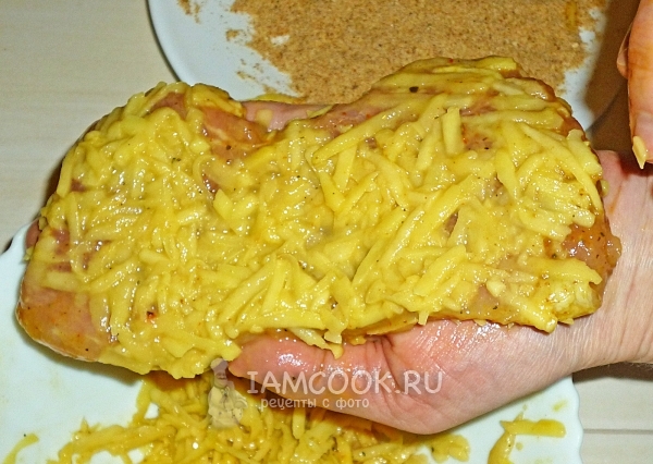 Обвалять мясо в картофеле