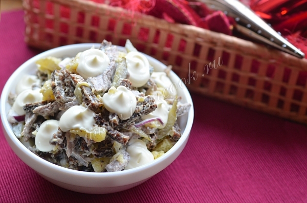 Рецепт салата из говядины с сухариками