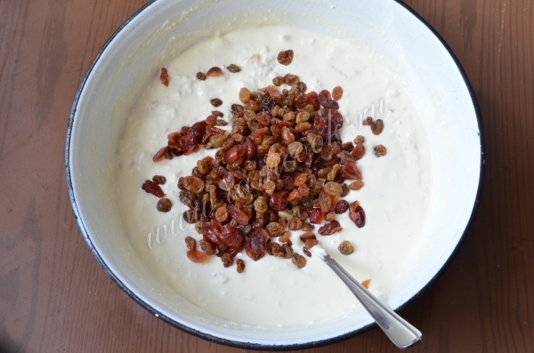 Добавить изюм