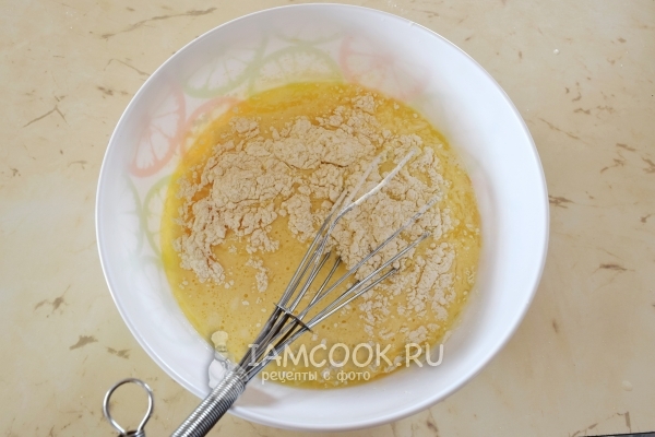 Всыпать муку