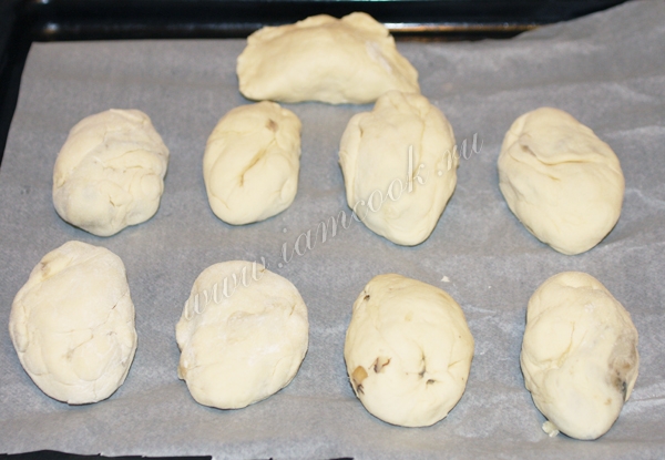 вылепленные пирожки с картофелем