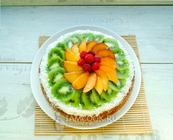 Украсить пирог фруктами