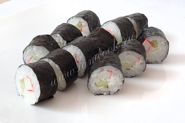 Роллы с крабовыми палочками