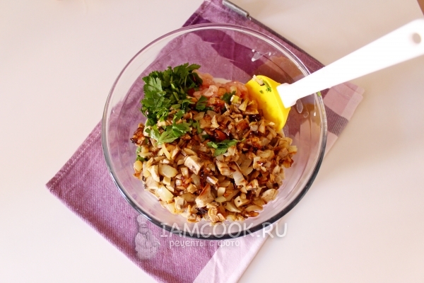 Положить грибы