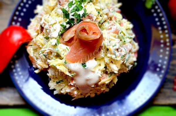 фото салата из крабовых палочек и горбуши