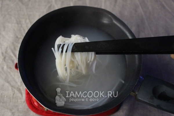 Отварить рисовую лапшу