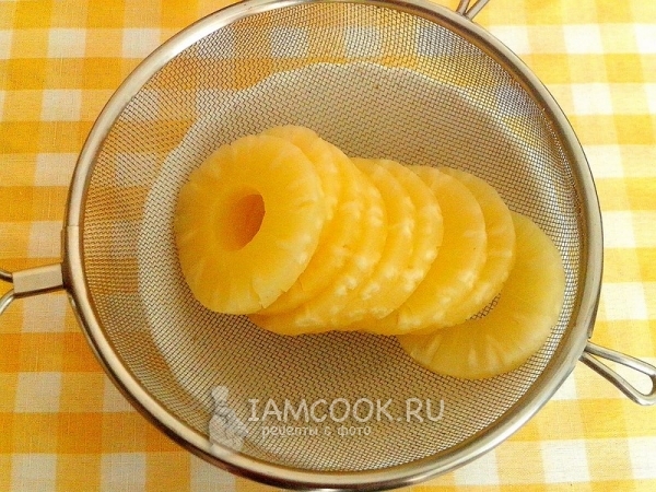 Слить жидкость с ананасов