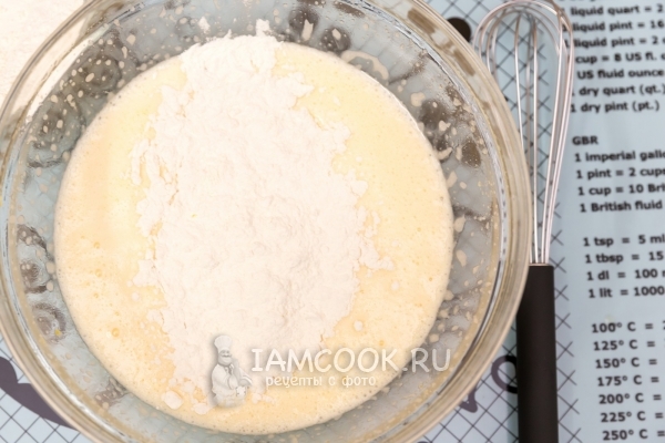 Всыпать муку