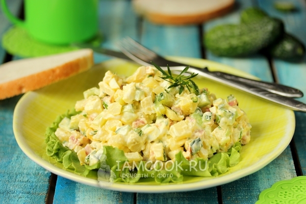 Фото салата с огурцом и колбасой