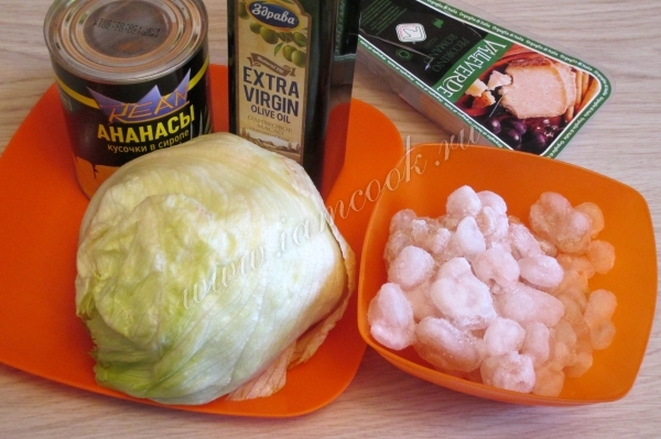 Ингредиенты для салата из креветок и ананасов
