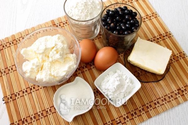 Ингредиенты для пирога с черной смородиной