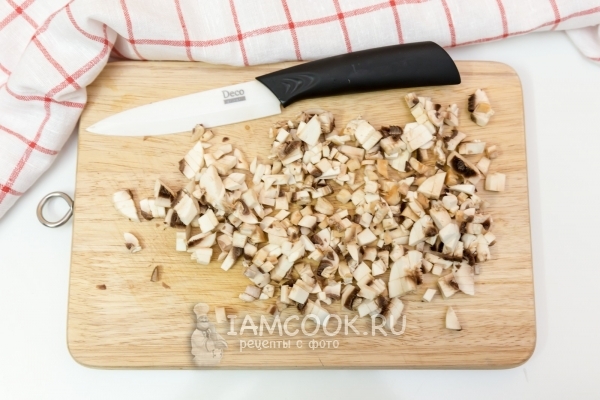 Шампиньоны порезанные