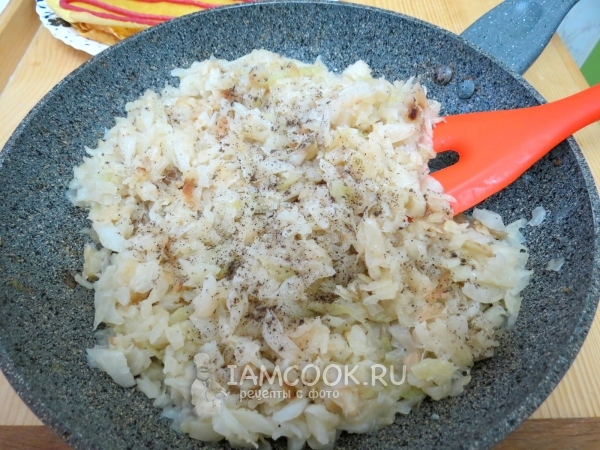 Обжарить капусту со специями