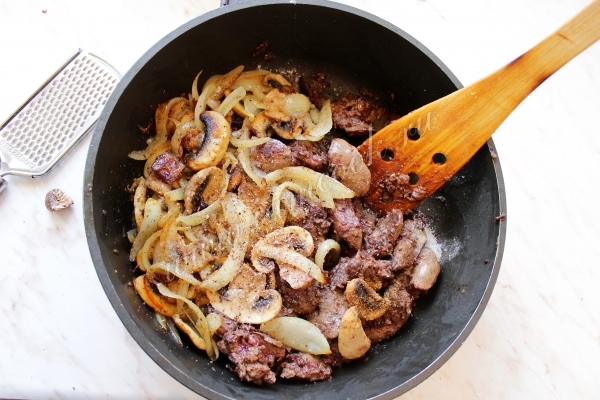 Обжарка лука с печенью