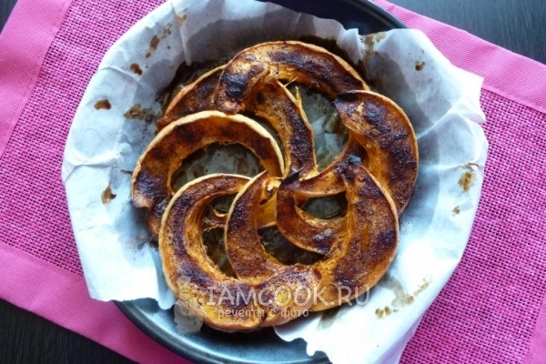 Готовая тыква, запеченная с медом и корицей