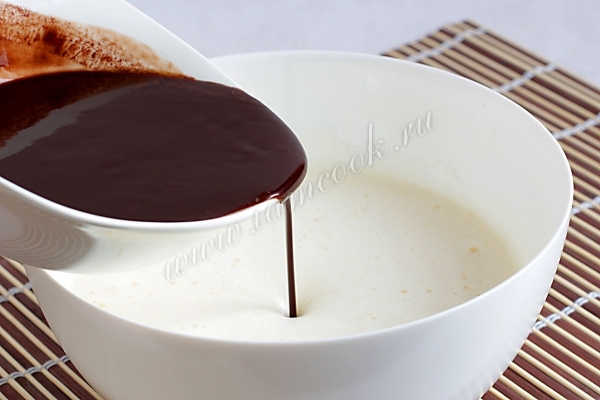 Шоколадная и яичная смеси