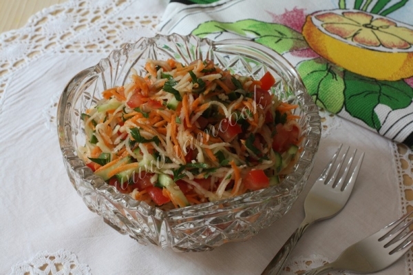 фото салата из кольраби и моркови