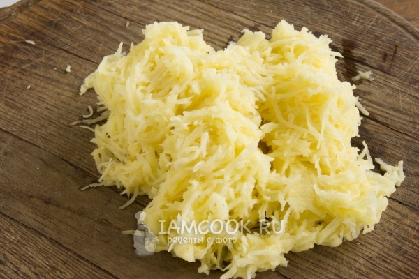 Натереть картофель