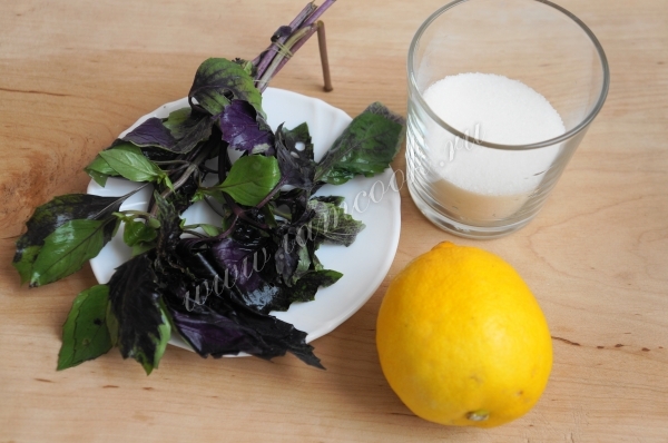 Ингредиенты для лимонада из базилика