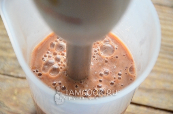 Взбить ягоды блендером