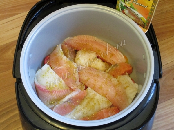 Рыба в чаше мультиварки