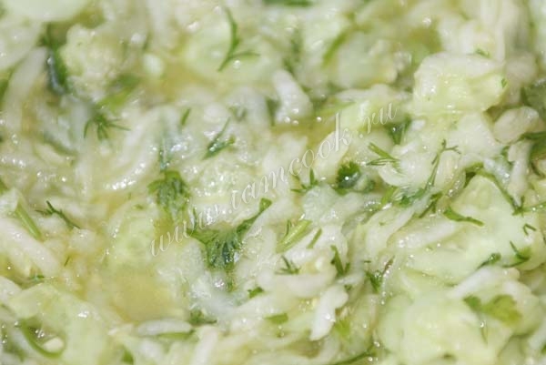 Салат из свежего кабачка