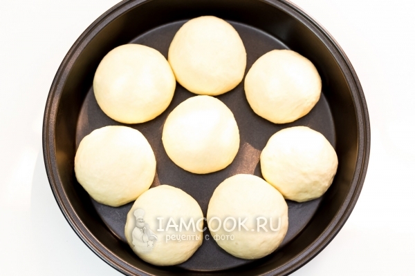 Сформировать булочки из теста