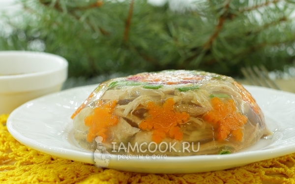 Фото холодца из свиных ножек и курицы