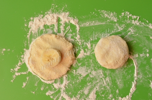 Лепим сырники с бананом