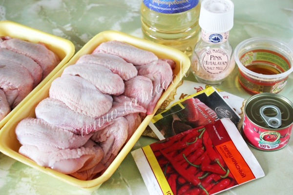 Ингредиенты для запекания куриных крылышек в медовом соусе