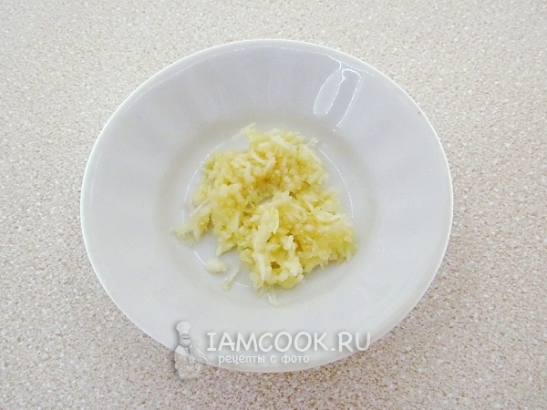 Измельчить чеснок