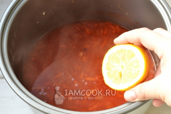 Выжать лимонный сок