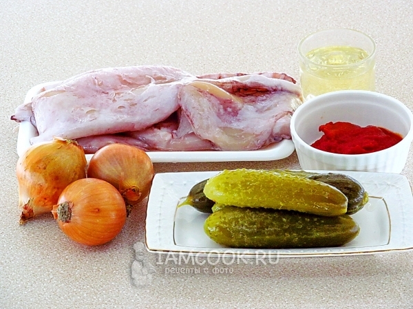 Ингредиенты для кальмаров с икрой из солёных огурцов