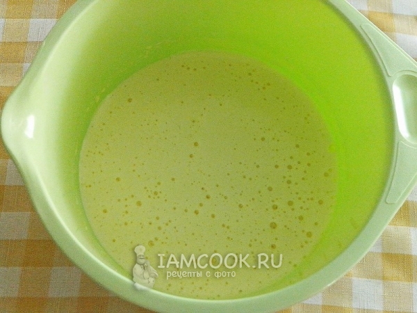 Взбить яйца с сахаром