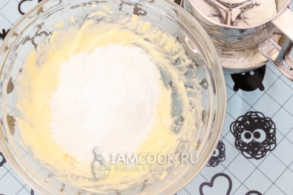 Всыпать муку